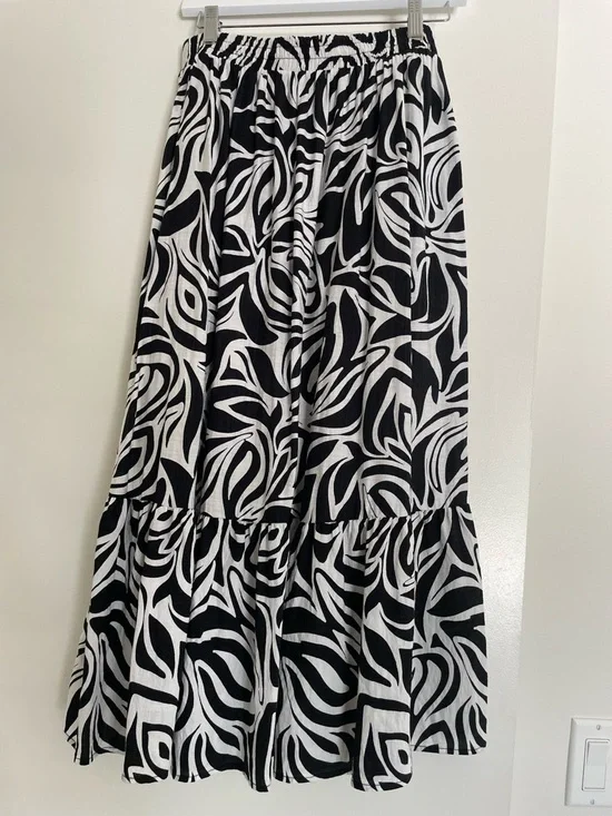 Rachel Zoe Black & White Abstract Print Tiered Maxi Skirt - Picture 4 of 11